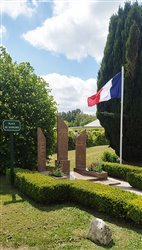 Le Monument aux Morts - Saint-Pierre-Lavis
